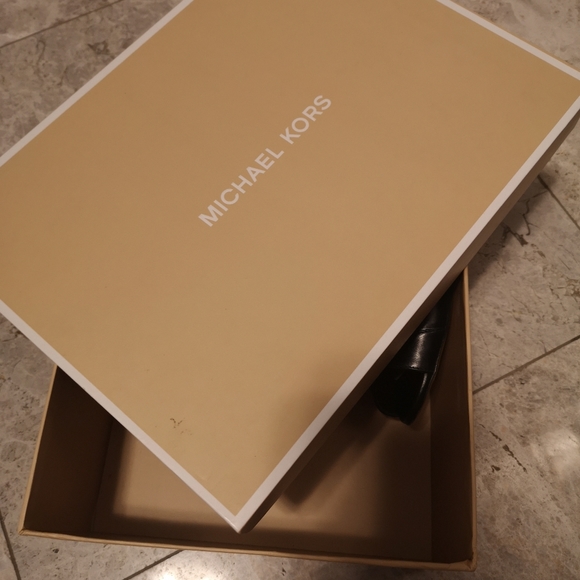 Shoes - Picture 5 of 8